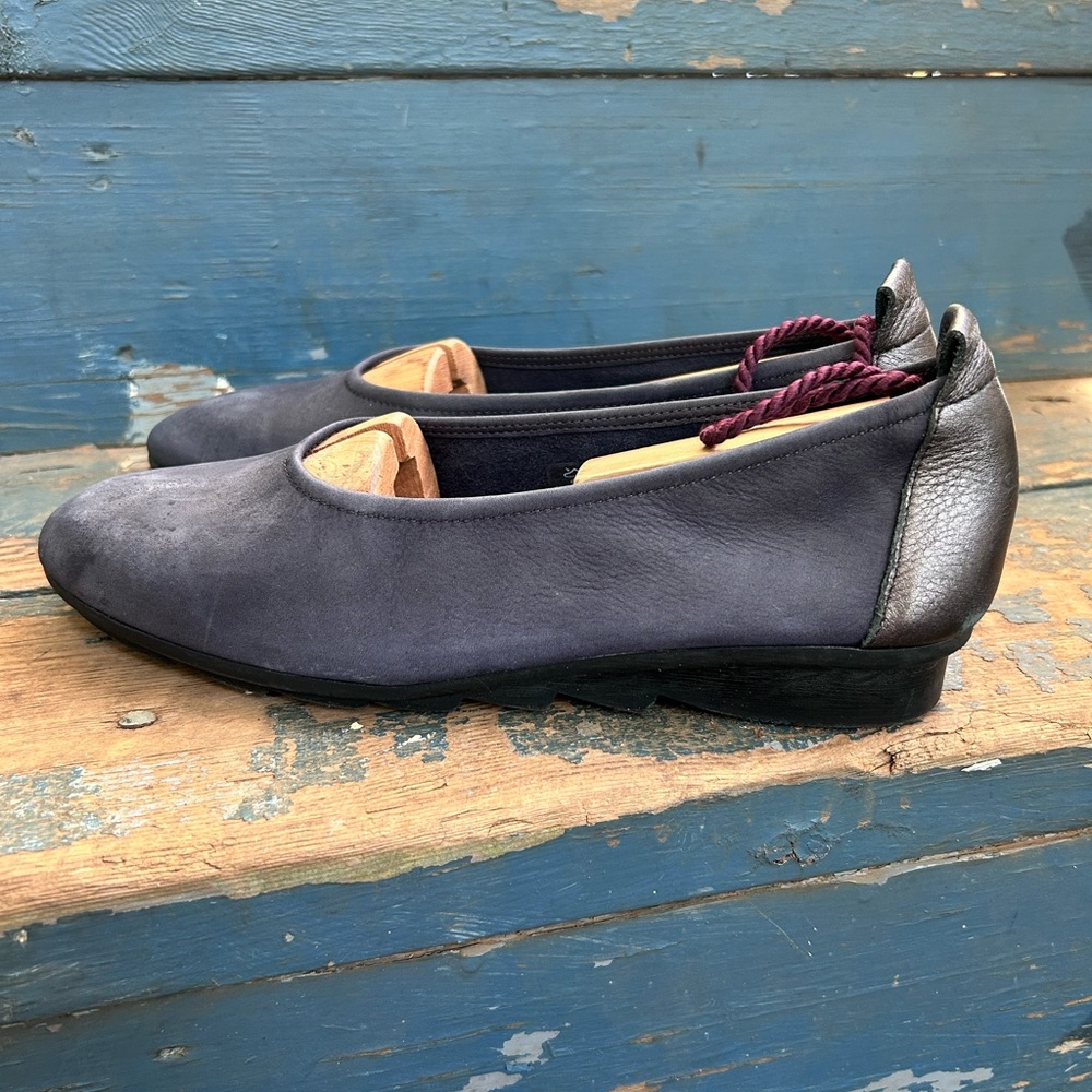 ARCHE Navy/Metallic Flat